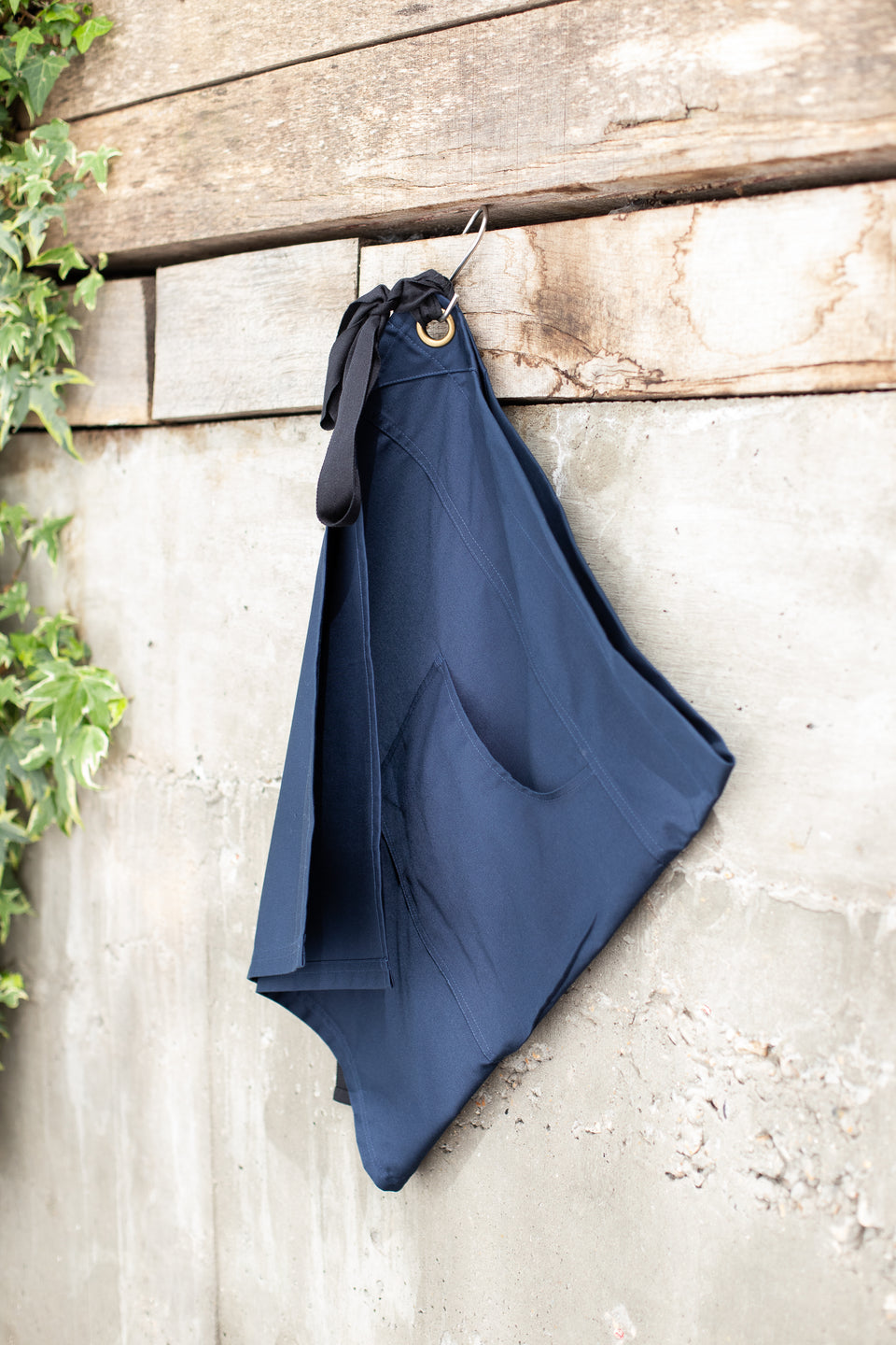 LOT 16: Navy Waist Apron with Curved Pockets | Regular