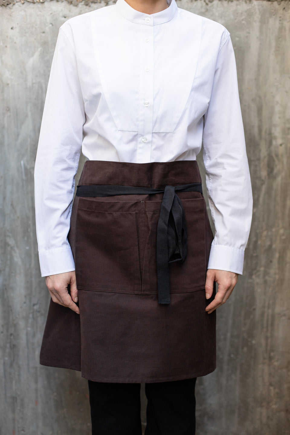 LOT 06: Brown Classic Waist Apron with Pockets | Regular