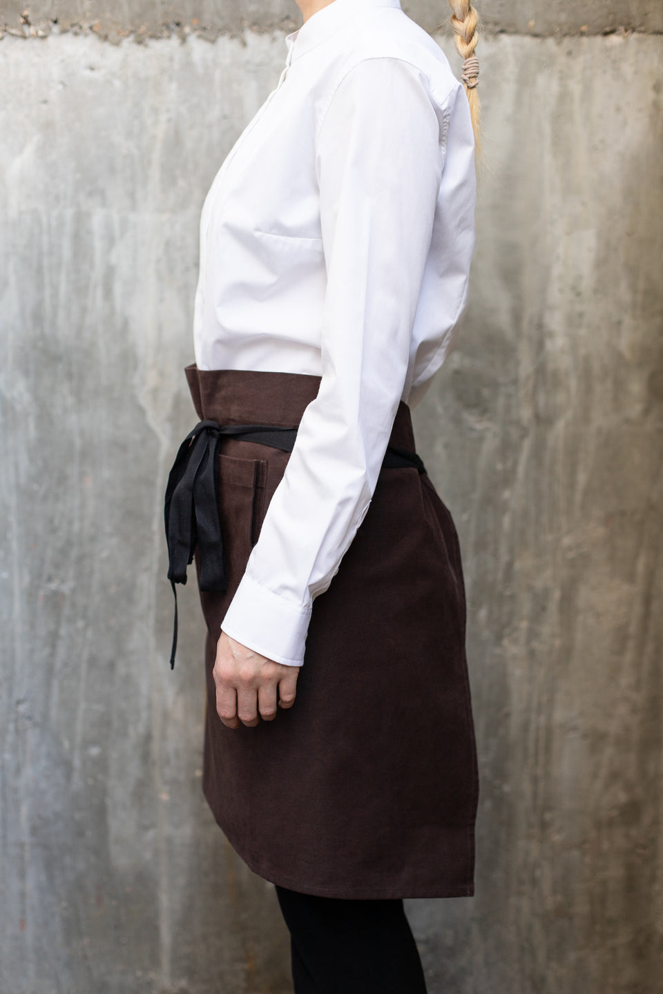 LOT 06: Brown Classic Waist Apron with Pockets | Regular